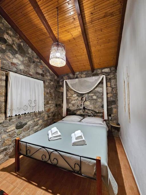 Вилла Patras Stonehouse With Large Yard - Πέτρινο Σπίτι Με Αυλή Paralia  Экстерьер фото